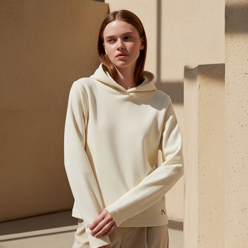 Hoodie Bondad Ella NIV - 02 modelo ia